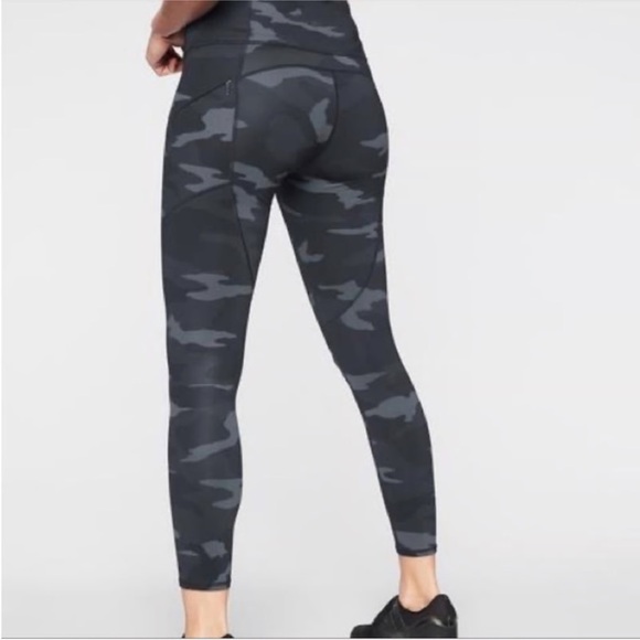 Athleta Pants - Athleta Camo Contender 7/8 Tight‎ in Powerlift Size MT